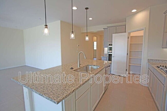 Building Photo - 13251 W Dale Ln