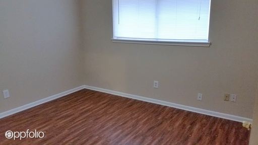 Foto del edificio - 430 Mistywood Dr