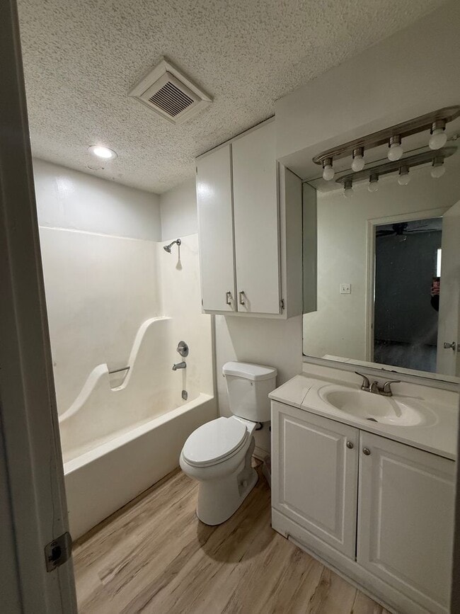 Foto del edificio - 1618 W Matthews Ave