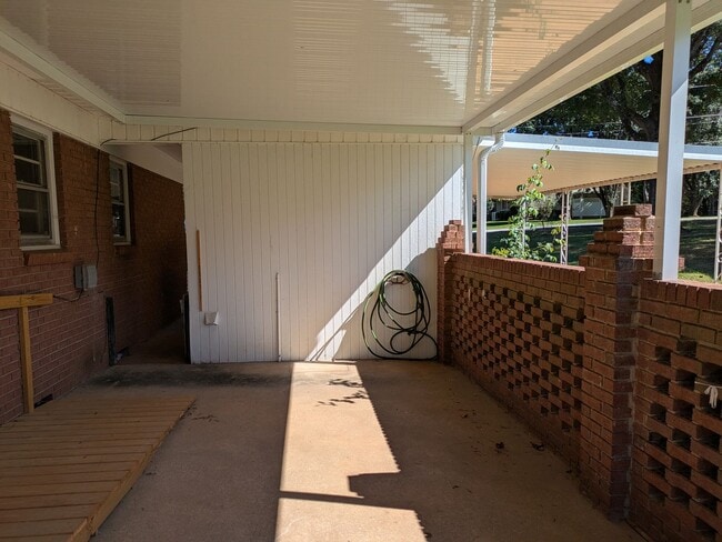 Building Photo - The Sister's House