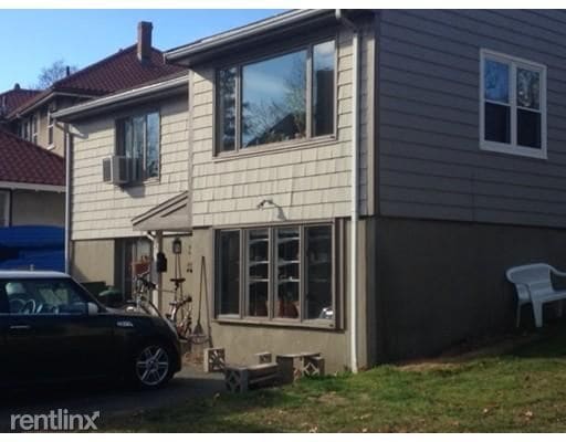 Building Photo - 168 Pleasant St