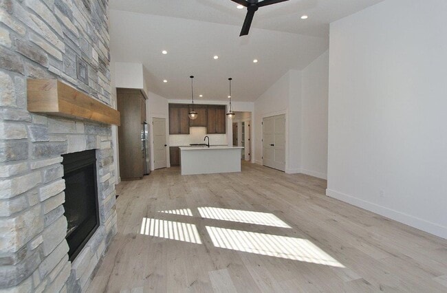 Building Photo - Immaculate Single-Level Patio Home