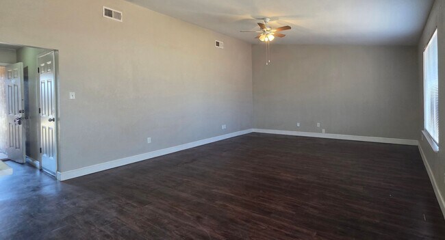 Building Photo - FOR LEASE - 3/2/2 North West Lubbock