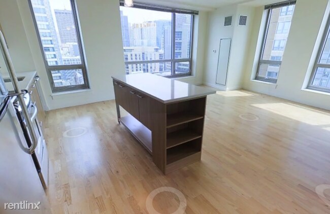 Foto del edificio - 1 br, 1 bath  - 680 Washington St Unit 102