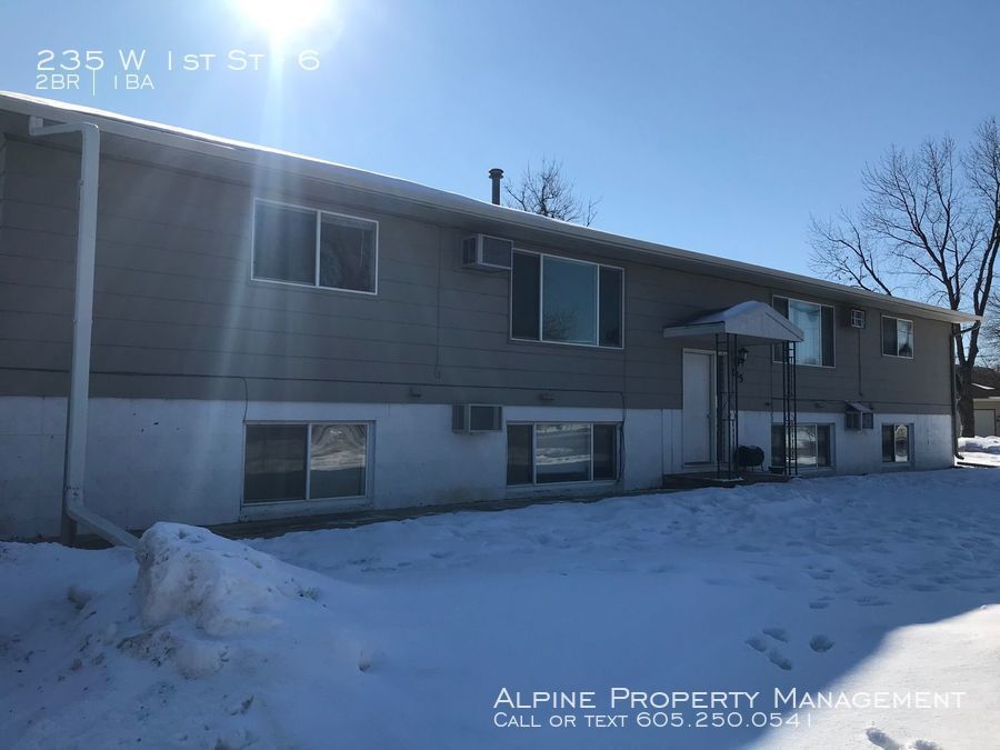 Primary Photo - 235 W 1st St
