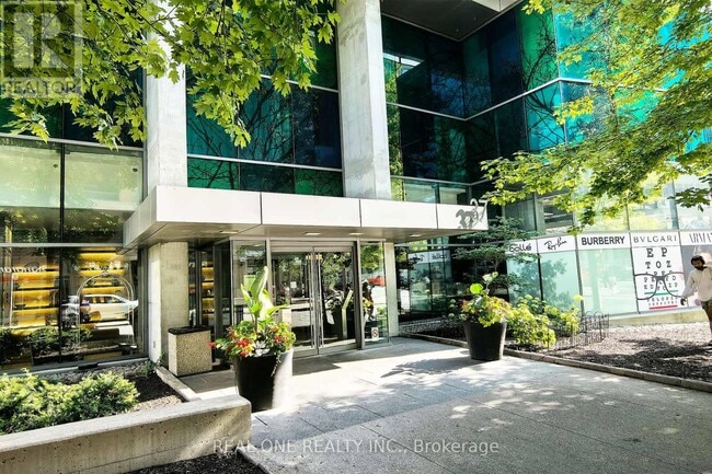 Building Photo - 37-1437 Grosvenor St