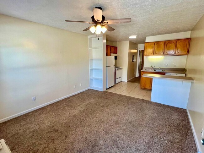 Foto del edificio - 1BR 1BA Ground Level Apt. **Free Water** -...