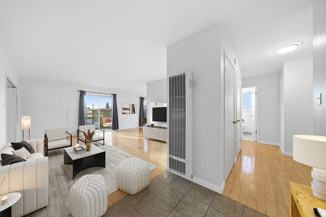 Building Photo - 3009 Dana St