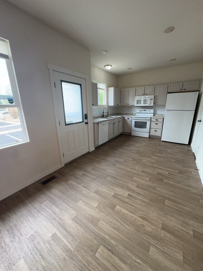 Foto del edificio - 5198 Dovetail Ln