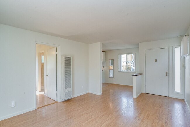 Building Photo - 2035 San Antonio Ave - 1 bedroom | 1 bath ...