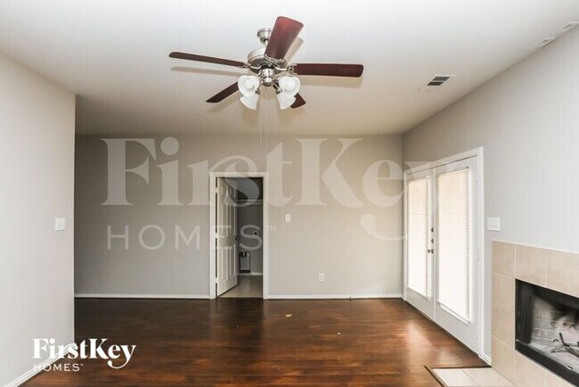 Foto del edificio - 1206 Jewel Ln