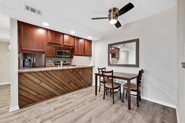 Foto del edificio - 500 Timber Ridge Dr