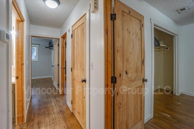 Foto del edificio - 3211 NE 62nd Ave