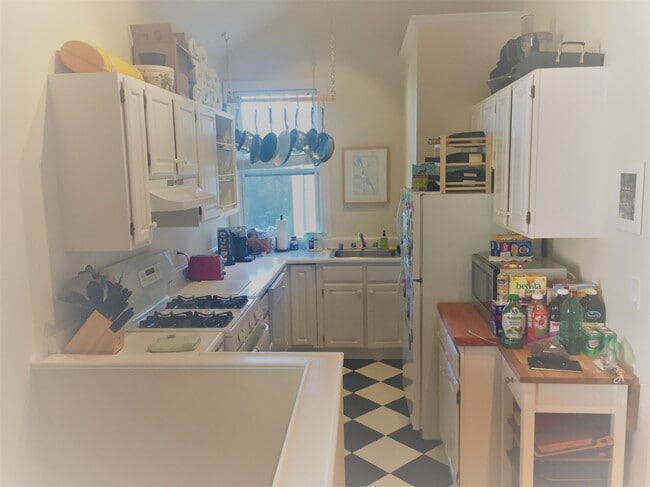 Kitchen - 935 Scott St