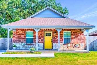 Building Photo - 904 Brown Ave