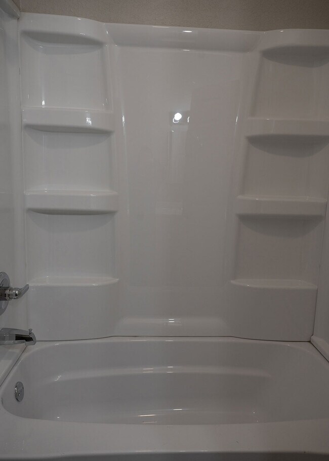 Building Photo - 115 E 6th St