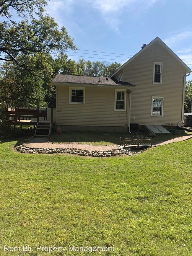 Building Photo - 3 br, 1 bath House - 5305 West River Drive NE