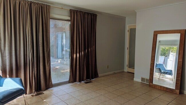 Foto del edificio - 550 Valewood Ln