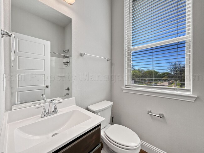 Foto del edificio - Charming Newly Built Townhome in Prime Loc...