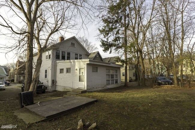 Building Photo - 6 br, 2 bath House - 521 Linden St 521 Linden