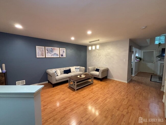Building Photo - 162 Briarwood Dr