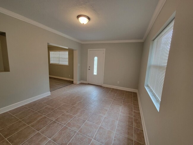 Building Photo - Renovated 3BR/2BA Jacksonville Home | Large Den, Fenced Yard & Pet Friendly