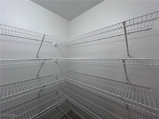 Foto del edificio - 5855 Valley Dr