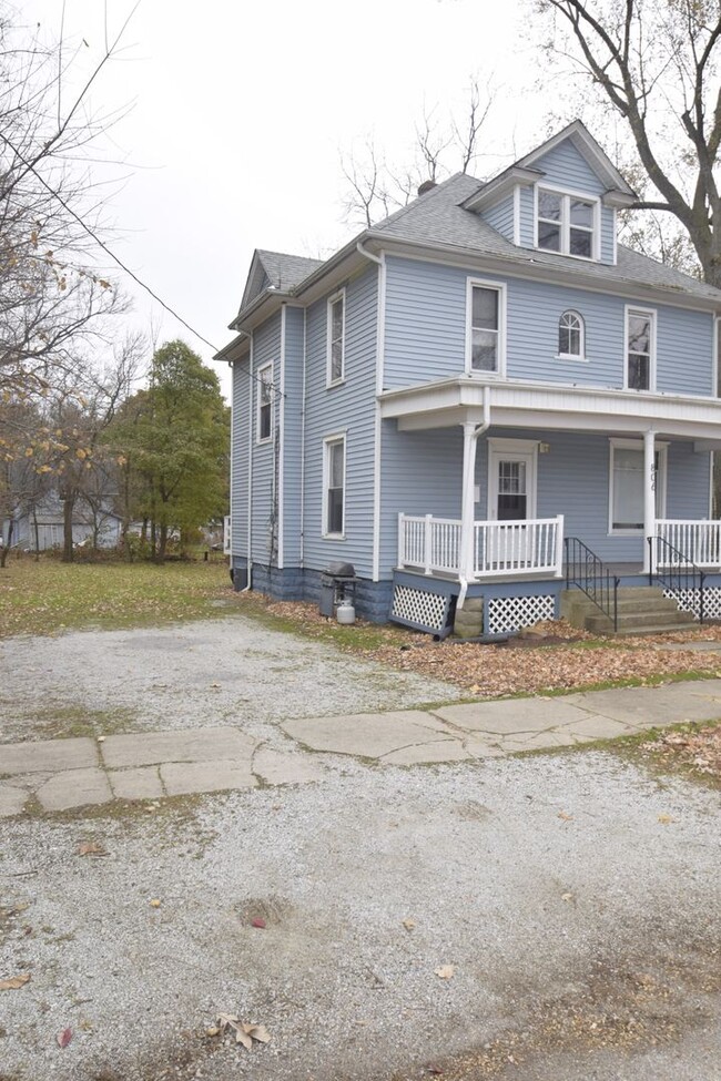 Building Photo - 4 bedroom / 1.5 bath home for rent in Valp...