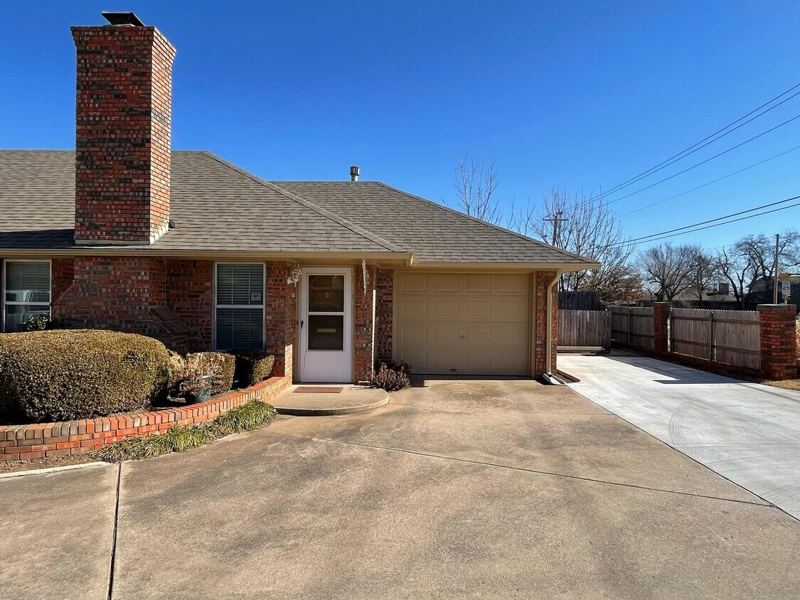 Foto principal - Cozy 2 bed 2 bath in the Heart of OKC!