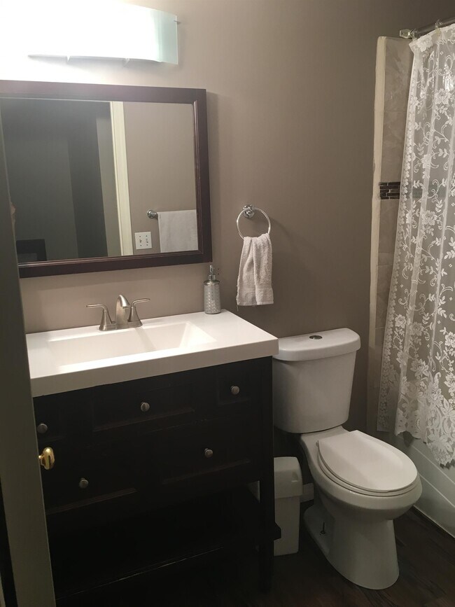 Photo du bâtiment - 3 Bed 1.5 Bath Unit in Didsbury, AB