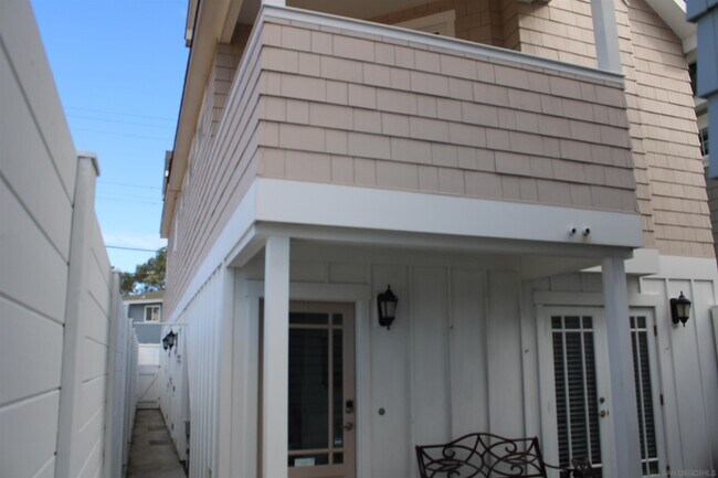 Building Photo - 851 G Ave