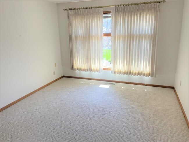 Building Photo - 3725 Mercedes Pl