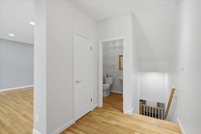 Foto del edificio - Elegant Corner-Lot Home with Spacious Living in Great Oak