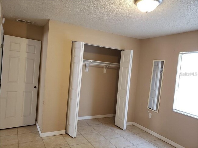 Building Photo - 2832 Skyview Dr