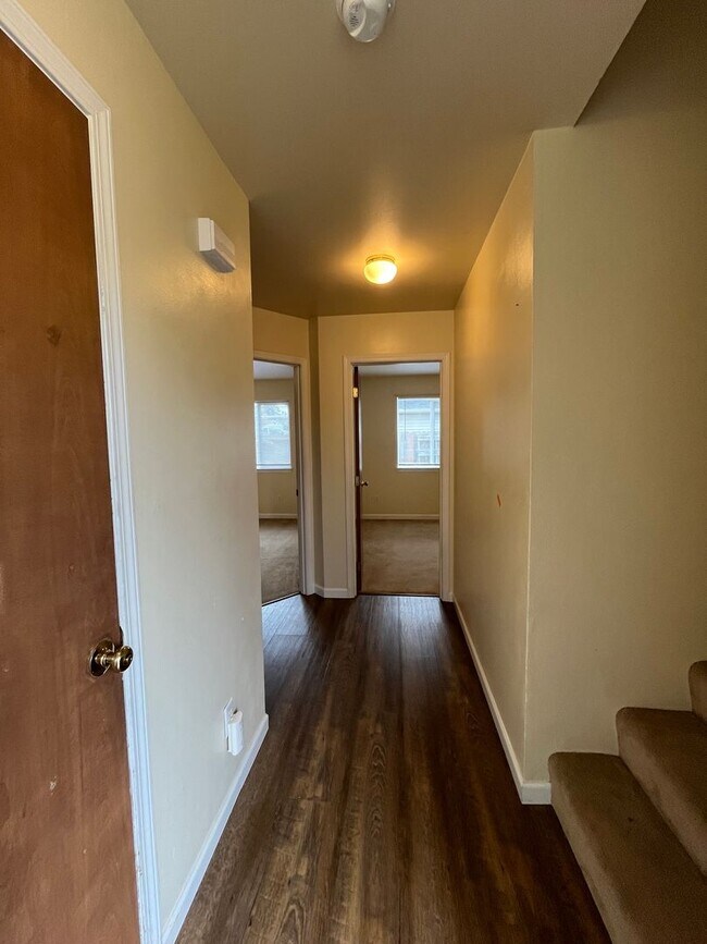 Foto del edificio - Spacious 3 Bedroom w/ Attached Garage