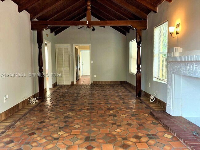 Foto del edificio - 176 NE 46th St