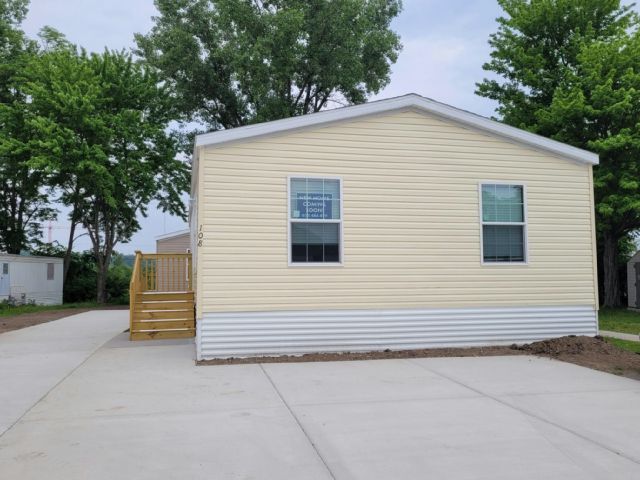 Primary Photo - 108 Star Cir