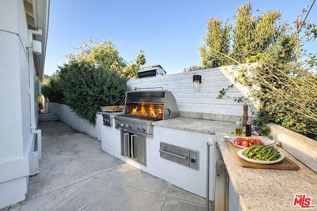 Building Photo - 1148 Las Pulgas Rd