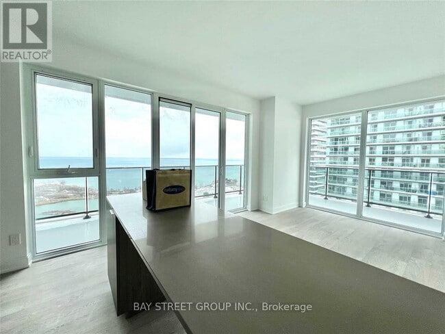 Photo du bâtiment - 70 Annie Craig Dr