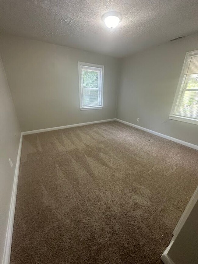 Building Photo - 2 bed, 2 bath in Fulton county!