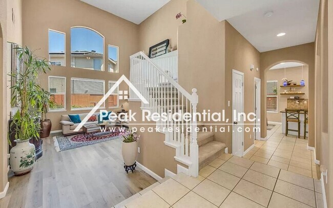 Building Photo - Spacious 5bd/3.5 ba Elk Grove Home With Pool!