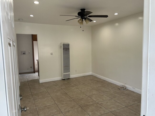 Photo - 1402 E 57th St Apartment