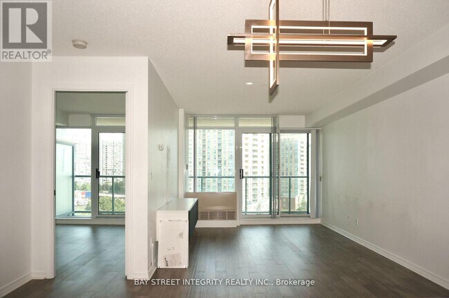 Photo du bâtiment - 5500 Yonge St