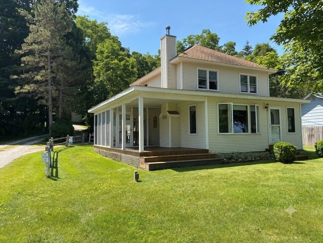Building Photo - 7285 W Glenmere Rd