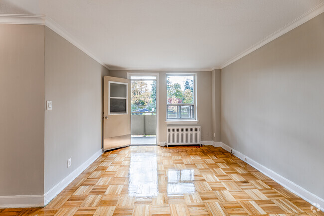 1BR, 1BA - 683SF - Living Room - Humber River Apartments