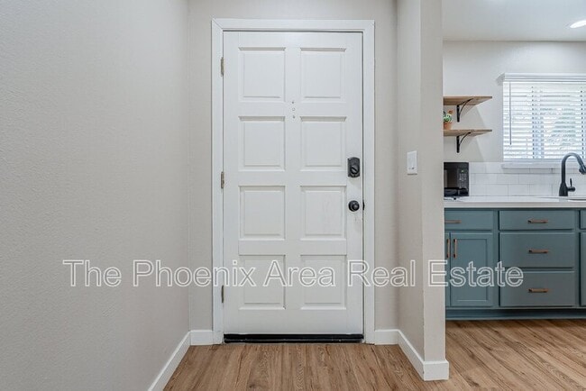 Building Photo - 1102 N 72nd Pl