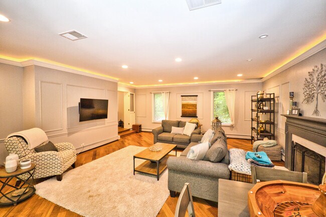Foto del edificio - 565 Juneberry Rd