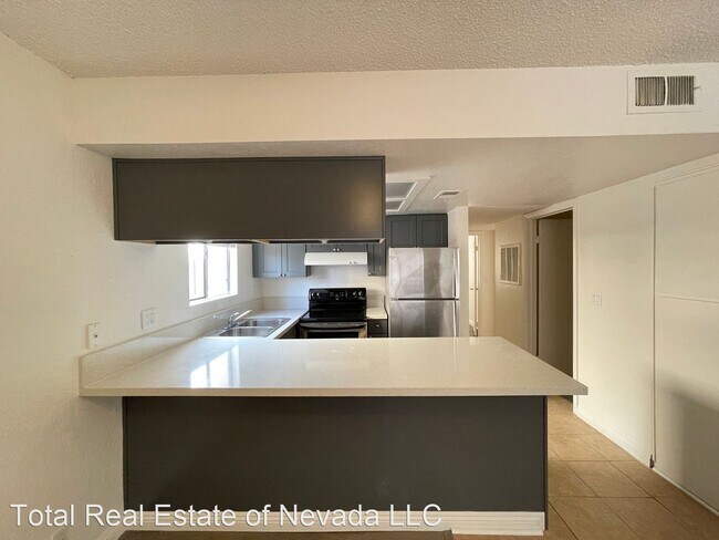 Foto del edificio - 2 br, 2 bath House - 6241 Bellota Dr #A