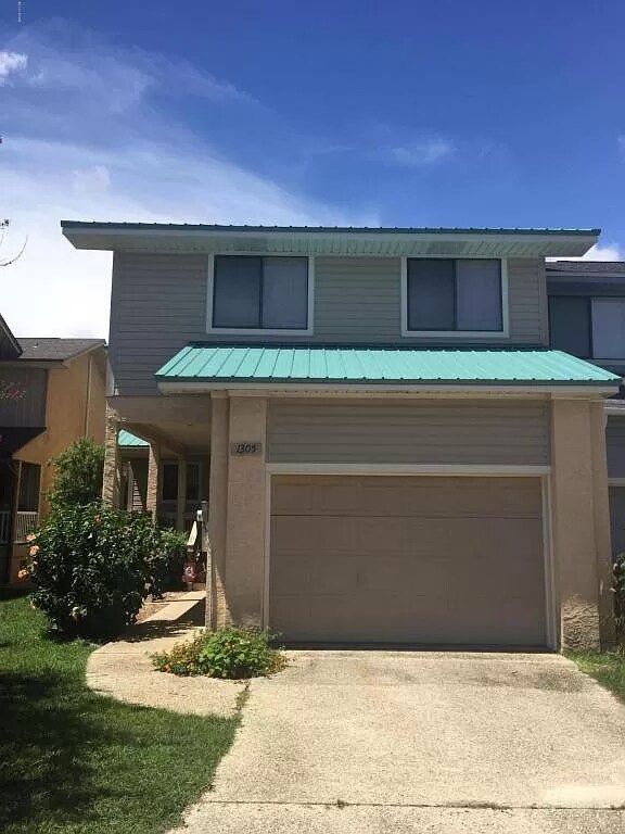 Building Photo - 1305 Capri Dr