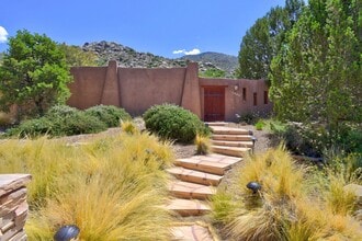 Building Photo - 3112 Camino De La Sierra NE
